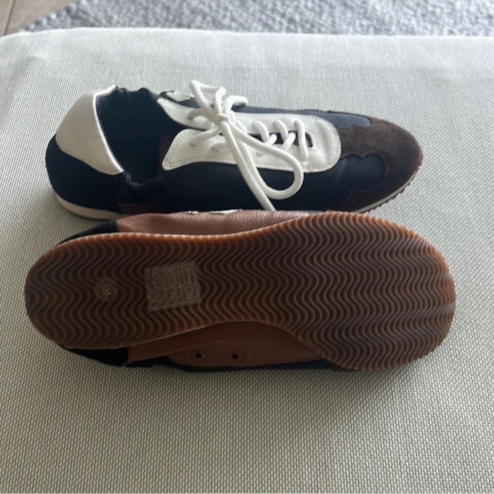 Tory Burch Sneakers Size 8 - Picture 2 of 4